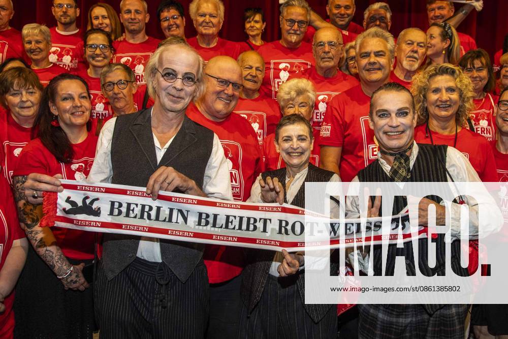 ABB THEATERUNION: Torsten Rasch, Katharina Thalbach, and Pierre Besson—the actors—are fans of 1. FC Union Berlin, the Bundesliga soccer club from Berlin-Köpenick, and have often attended Union’s home games at the Alte Försterei, now in the play *The Red Fans of Union Berlin* at the Komödie am Kurfürstendamm in the Ernst Reuter Saal,