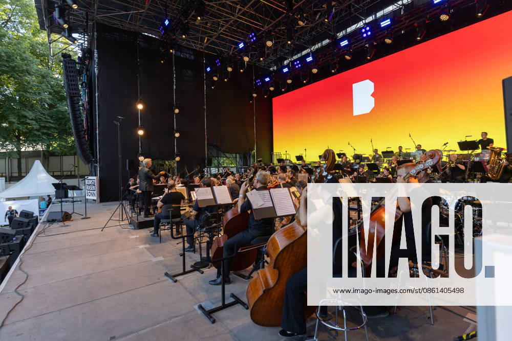 Classical Picnic with the Beethoven Orchestra at the Kunst Rasen Bonn The Beethoven Orchestra Bonn, conducted by General Music Director Dirk KAFTAN, at the open-air concert CLASSICAL PICNIC at the Kunst Rasen Bonn in Gronau. The summer program’s theme is soccer, in keeping with the 2026 World Cup. The concert series takes plac