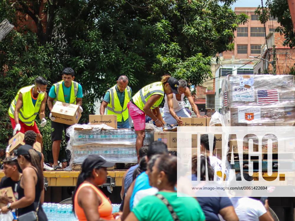 Aid organization distributes relief supplies in La Guaira LA GUAIRA, VENEZUELA JULY 13, 2026: Volunteers from Global Empowerment Mission (GEM) distribute non-perishable food, bottled water and essential relief supplies to residents of Naiguata parish in La Guaira state, Venezuela, following the recent earthquake that affected the region. Humanitarian assistance continues as communities recover from the disaster. La Guaira Venezuela (Bolivarian Republic of)
