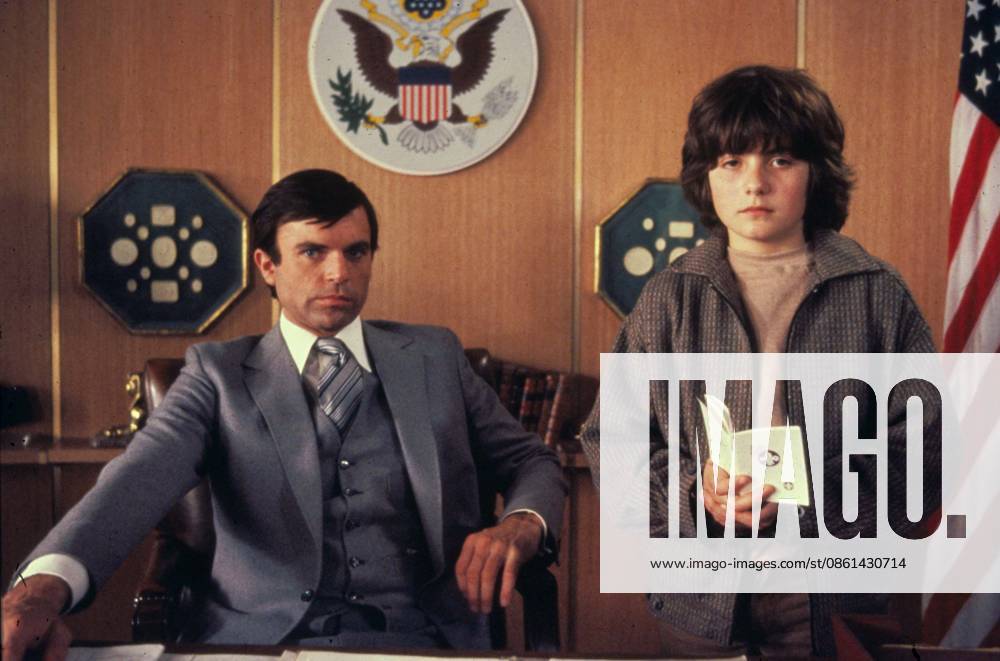 THE FINAL CONFLICT (1981) OMEN 3 (ALT) SAM NEILL, BARNABY HOLM TFNC 008 SAM NEILL, BARNABY HOLM When: 01 Jan 1981 Credit: Cover Images **Editorial Use Only** . NOT FOR USE BY NEWSPAPERS BASED IN THE UK.