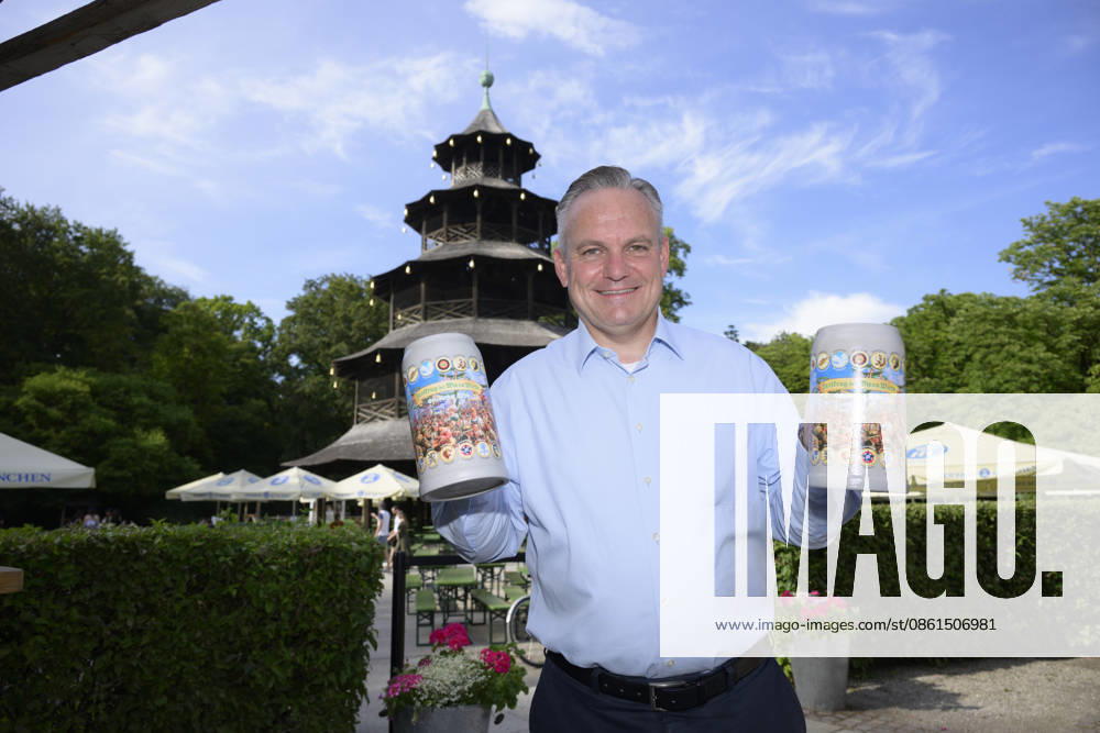 Dr. Christian Scharpf, SPD, Advisor on Labor and Economic Affairs for the City of Munich, Presentation of the Festkrug by the Munich Oktoberfest Landlords, Oktoberfest Landlords’ Krug, in the beer garden at the Chinese Tower, Munich, on July 13, 2026