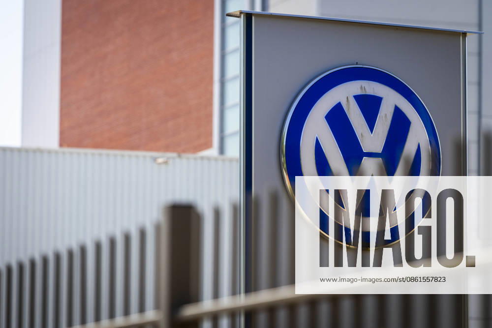 Stock photo: Volkswagen Osnabrück—VW logo at Gate 2 of the VW plant in Osnabrück, July 11, 2026. Stock photo: VW Osnabrück