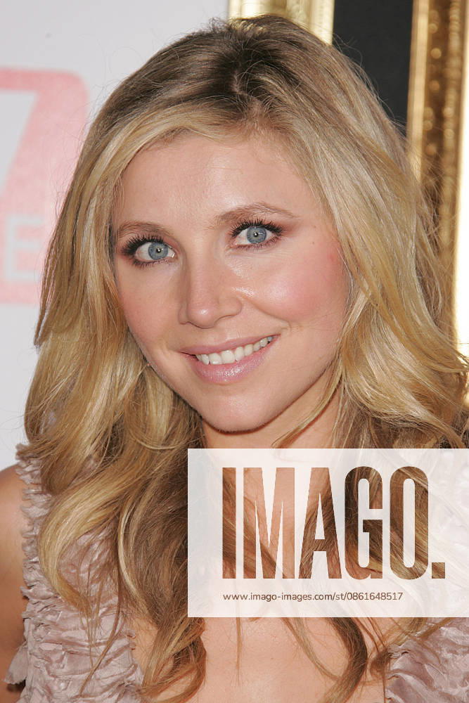TV Guide Emmy After-Party 2007 Sep 16, 2007 - Hollywood, CA, USA - Actress SARAH CHALKE during arrivals at the 5th Annual TV Guide Emmy After Party held at Les Deux in Hollywood, CA.
