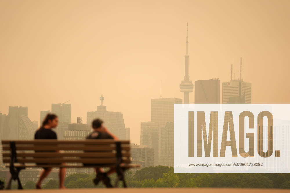 Forest fires smoke blankets Toronto TORONTO, CANADA - JULY 15 : The hazy Toronto skyline is seen as smoke from wildfires continue to impact air quality in Toronto, Ontario on July 15, 2026. Environment Canada issued an air quality warning for Toronto due to wildfire smoke. Mert Alper Dervis Anadolu Ontario Canada. Editorial use only. Please get in touch for any other usage.