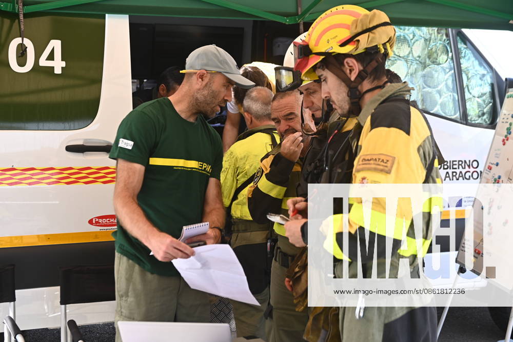 The Orés fire in Zaragoza remains active, affecting 4,500 hectares and keeping four towns evacuated. Firefighters are battling the blaze as of July 16, 2026, in Cinco Villas, Zaragoza, Aragon, Spain. On the morning of Thursday, July 16, in the 112 Crisis Room at the Pignatelli Building, the progress of the Orés wildfire in the Cinco Villas region, which remains active and continues to trigger Operational Situation 2, Level 2, of the Special Civil Protection Plan for Wildfires, PROCINFO It has already affected 4,500 hectares of farmland, low scrub, and forest, and four municipalities have been evacuated JULY 16, 2026 Ramó, Cinco Villas, Zaragoza, Aragon, Spain