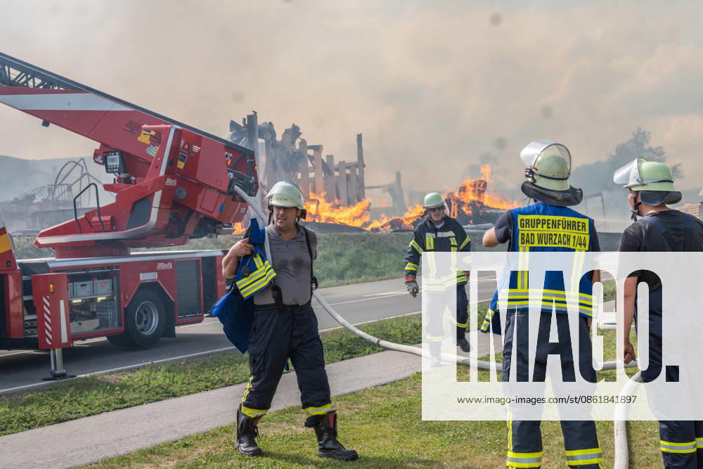 Eberhardzell Füramoos Major Fire Eberhardzell Füramoos Major Fire Eberhardzell Füramoos at a wood construction company; a cloud of smoke stretching for kilometers; the fire began at 2:40 p.m., according to an employee at a car dealership across the street; firefighting efforts are expected to continue for a long time