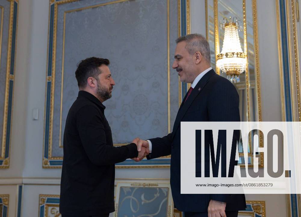 KW29 Ukrainian President Zelenskyy - Turkish Foreign Minister Fidan meeting in Kyiv KYIV, UKRAINE - JULY 16: Ukrainian President Volodymyr Zelenskyy (L) meets with Turkish Foreign Minister Hakan Fidan (R) during Fidan s official visit in Kyiv, Ukraine, on July 16, 2026, Murat Gok Anadolu Kyiv Ukraine. Editorial use only. Please get in touch for any other usage.