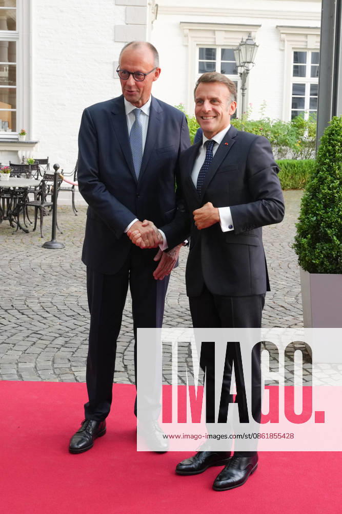 Visit by the French President to Federal Chancellor Merz in Bensberg Federal Chancellor Friedrich Merz with Emmanuel Macron during the welcome ceremony at the entrance to the Schlosshotel, Bensberg, July 16, 2026, Bensberg, North Rhine-Westphalia, Germany