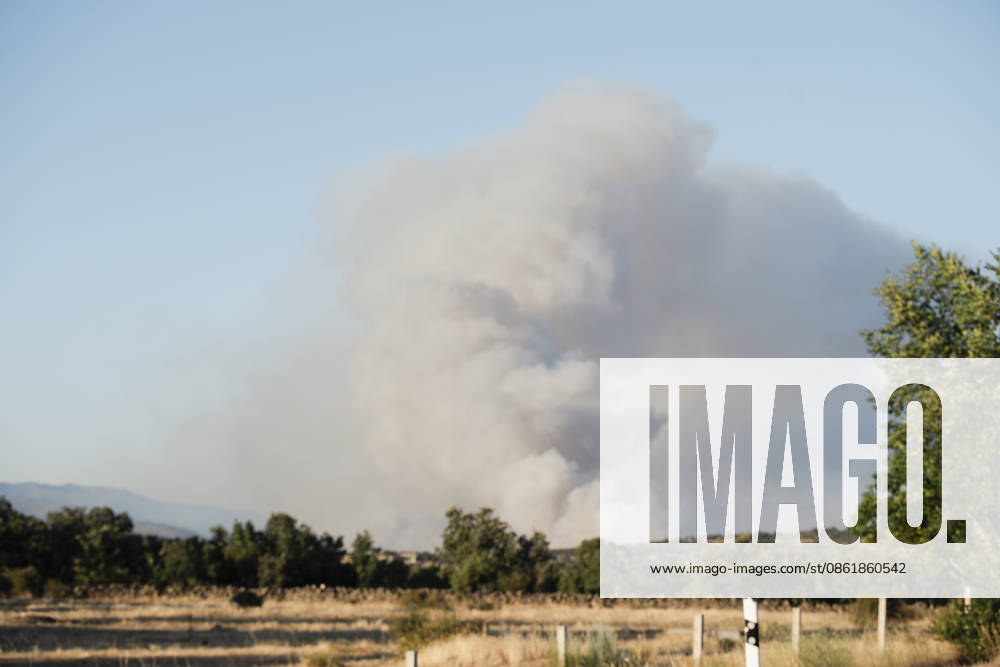 Level 2 of the INFOMA plan has been activated due to a wildfire in Lozoyuela, requiring preventive evacuations. View of the Lozoyuela wildfire on July 16, 2026, in Lozoyuela, Madrid, Spain. The Madrid 112 Safety and Emergency Agency (ASEM112) has activated Operational Level 2 of the Community of Madrid’s Civil Protection Plan Against Forest Fires (INFOMA) in response to a fire reported in the municipality of Lozoyuela. The fire broke out around 4:00 p.m.0 in an area of vegetation where, at this time, 10 ground crews and six aerial resources from the Community of Madrid Fire Department are working in collaboration with Forest Rangers. JULY 16, 2026 Lozoyuela, Madrid Lozoyuela, Madrid, Spain