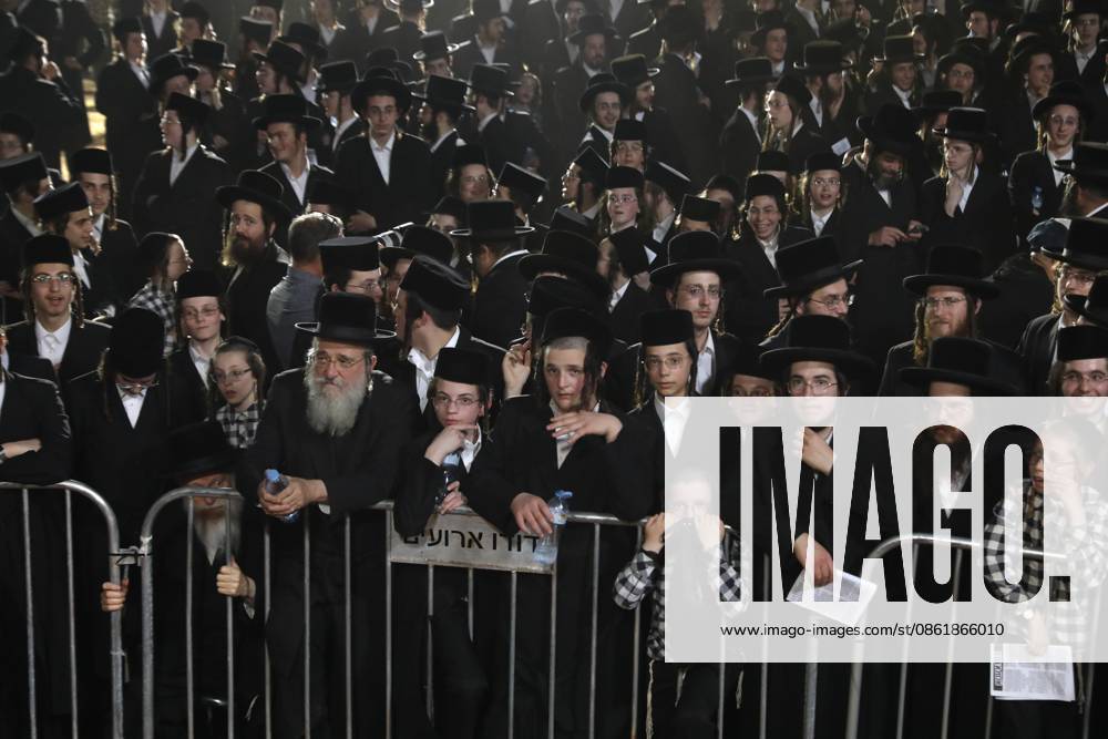KW29 Ultra-Orthodox Jews protest compulsory military service outside Israeli prison KFAR YONA, ISRAEL - JULY 16: Demonstrators gather to protest outside the Beit Lid military prison demanding the release of an Ultra-Orthodox (Haredi) youth detained for refusing compulsory military service in Kfar Yona, Israel, on July 16, 2026. Gideon Markowicz Anadolu Kfar Yona Israel. Editorial use only. Please get in touch for any other usage.