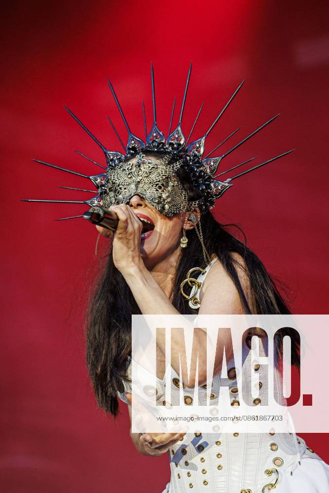Entertainment Themen der Woche KW29 LICHTENVOORDE - Within Temptation on the first day of the Zwarte Cross festival. The four-day music, theater, and motocross event is taking place in the Achterhoek for the 28th time. ANP EMIEL MUIJDERMAN netherlands out - belgium out