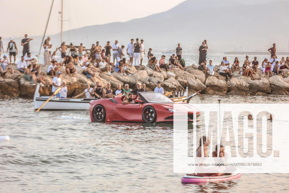 July 16, 2026 (Malaga) Mo¡laga is celebrating the feast of the Virgen del Carmen in Calle Cientos de personas acuden to this traditional appointment with the Reina de los Mares, which already visits Pedregalejo. A boat car waits at the sea for Virgen del Carmen to arrive. - ZUMAc161 20260716_zap_c161_034