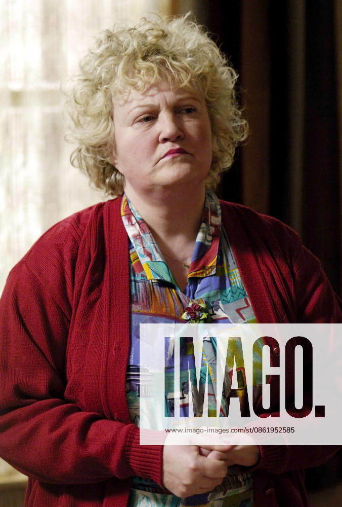 CLOSING THE RING (2007) BRENDA FRICKER RICHARD ATTENBOROUGH (DIR) CLTR 001 BRENDA FRICKER When: 01 Jan 2007 Credit: Cover Images **Editorial Use Only** . NOT FOR USE BY NEWSPAPERS BASED IN THE UK.