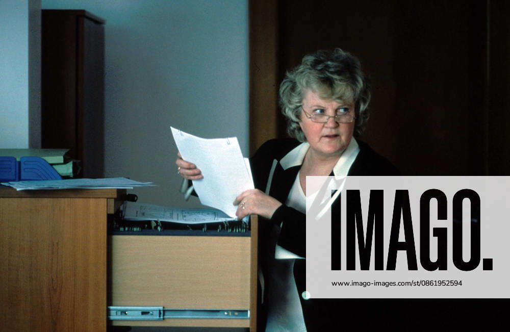 TARA ROAD (2005) BRENDA FRICKER GILLIE MACKINNON (DIR) TORO 003 BRENDA FRICKER When: 01 Jan 2005 Credit: Cover Images **Editorial Use Only** . NOT FOR USE BY NEWSPAPERS BASED IN THE UK.