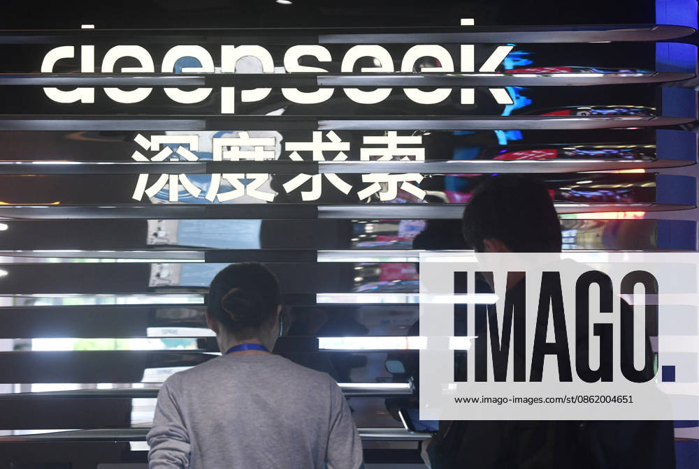 (260718) -- HANGZHOU, July 18, 2026 -- People learn about AI model DeepSeek at a fair themed on AI technologies in Hangzhou, east China s Zhejiang Province, May 4, 2025. (Photo by Xinhua) Xinhua Headlines: Smart tech, better lives: AI empowers China s common prosperity drive LongxWei