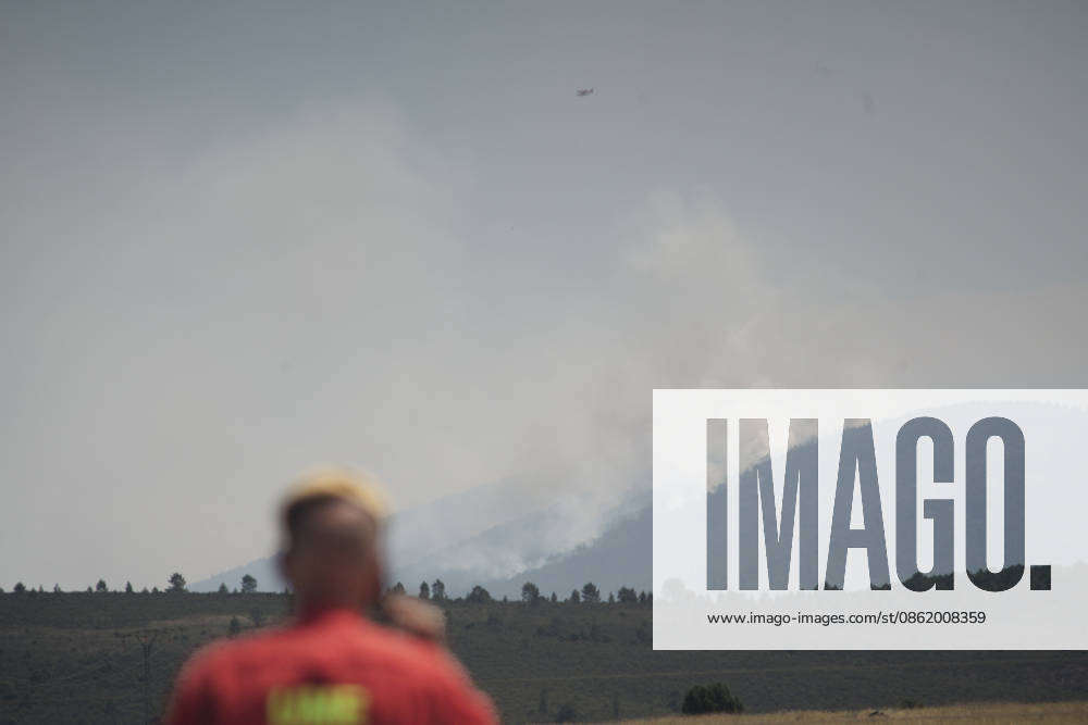 More than 300 firefighters are working to extinguish the fire in La Mierla, Guadalajara. Firefighting crews are working to extinguish the fire, as of July 18, 2026, in La Mierla, Guadalajara, Castilla-La Mancha, Spain. The fire remains active on several fronts and is advancing toward the municipality of Semillas, forcing the evacuation of 529 residents from eleven municipalities and having already burned 3,483 hectares. JULY 18, 2026 FOREST FIRE La Mierla, Guadalajara, Castilla La Mierla, Guadalajara, Castilla, Spain