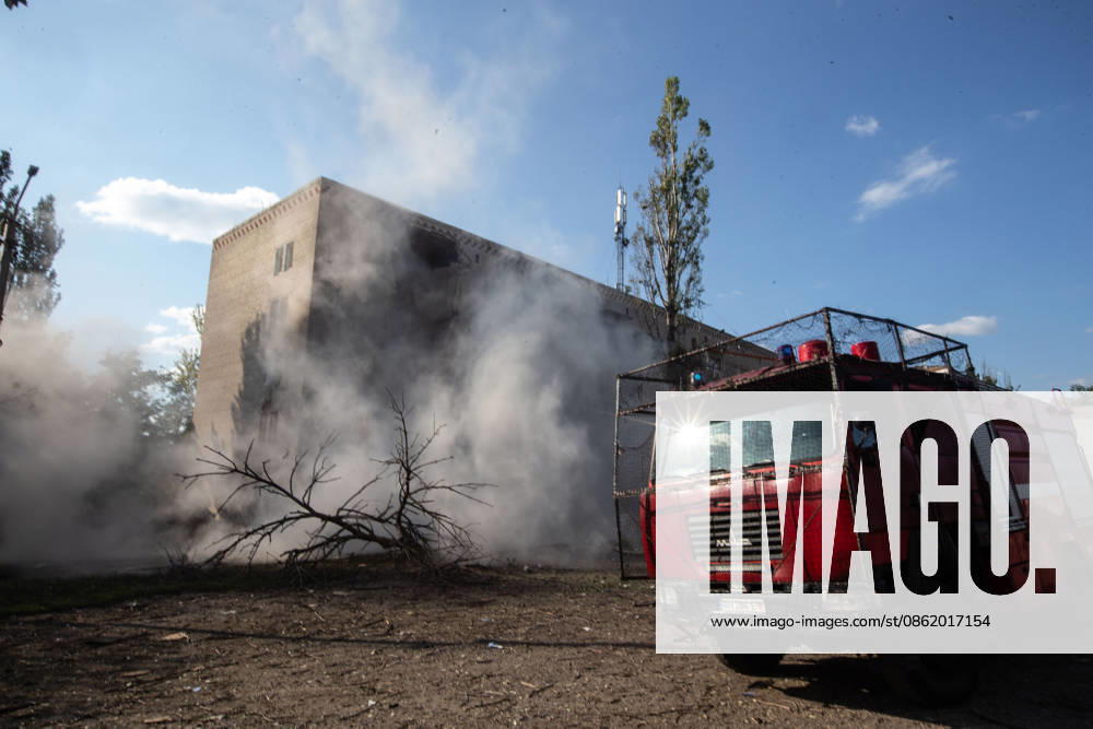 Russian airstrike hit Kramatorsk KRAMATORSK, UKRAINE - JULY 18: Rubble from a building emits dust after part of its structure collapsed following a Russian airstrike in Kramatorsk, Ukraine, on July 18, 2026. Francisco Richart Anadolu Donets ka Oblast Ukraine. Editorial use only. Please get in touch for any other usage.