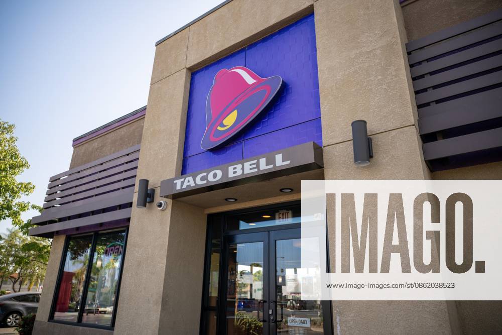 PASADENA, CALIFORNIA †JULY 18: A Taco Bell restaurant is seen on July 18, 2026 in Pasadena, California. Taco Bell has removed select shredded iceberg lettuce from its restaurants as a precaution while federal health officials investigate a multistate outbreak of cyclospora infections. Investigators are examining whether the outbreak is linked to lettuce supplied through Taylor Farms, though no definitive link to Taco Bell, Taylor Farms, or any individual restaurant has been confirmed. Pasadena United States - ZUMAs197 20260718_aaa_s197_136