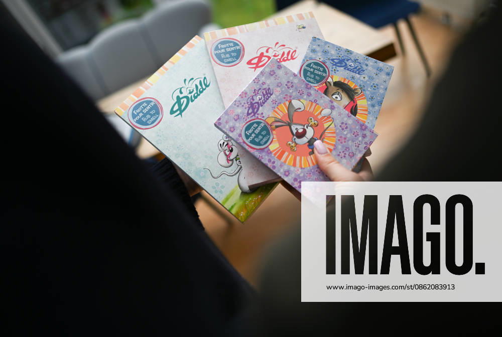 Diddl Celebrates a Comeback in Germany; Children Hold the Latest Diddl Notebooks After more than a decade, the iconic plush mouse is returning to the German market, prompting many people to look back nostalgically on their school days. Berlin, Berlin, Germany