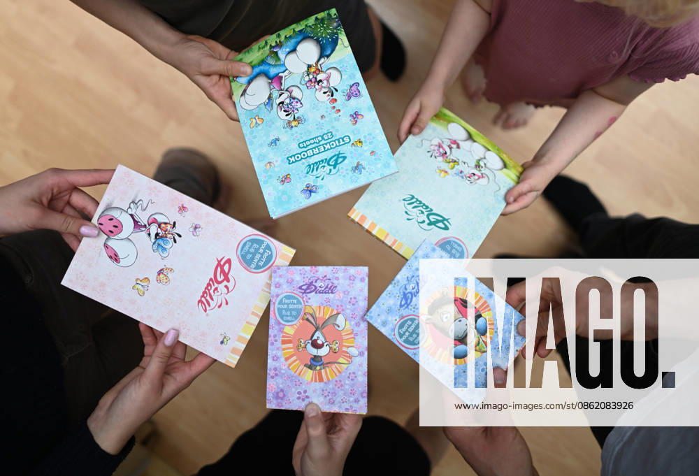 Diddl Celebrates a Comeback in Germany; Children Hold the Latest Diddl Notebooks After more than a decade, the iconic plush mouse is returning to the German market, prompting many people to look back nostalgically on their school days. Berlin, Berlin, Germany
