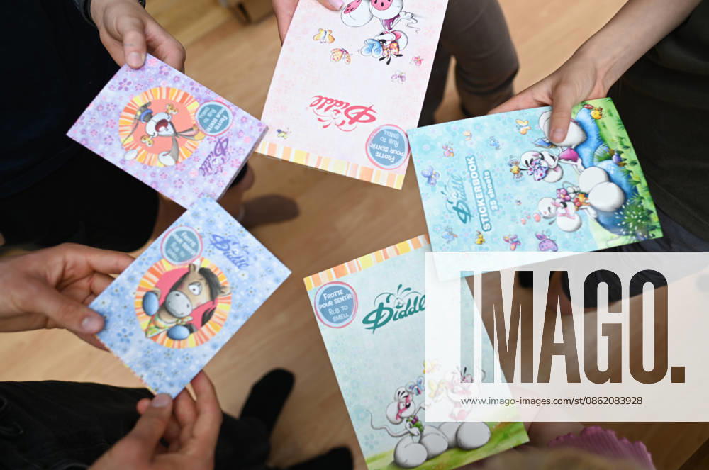Diddl Celebrates a Comeback in Germany; Children Hold the Latest Diddl Notebooks After more than a decade, the iconic plush mouse is returning to the German market, prompting many people to look back nostalgically on their school days. Berlin, Berlin, Germany