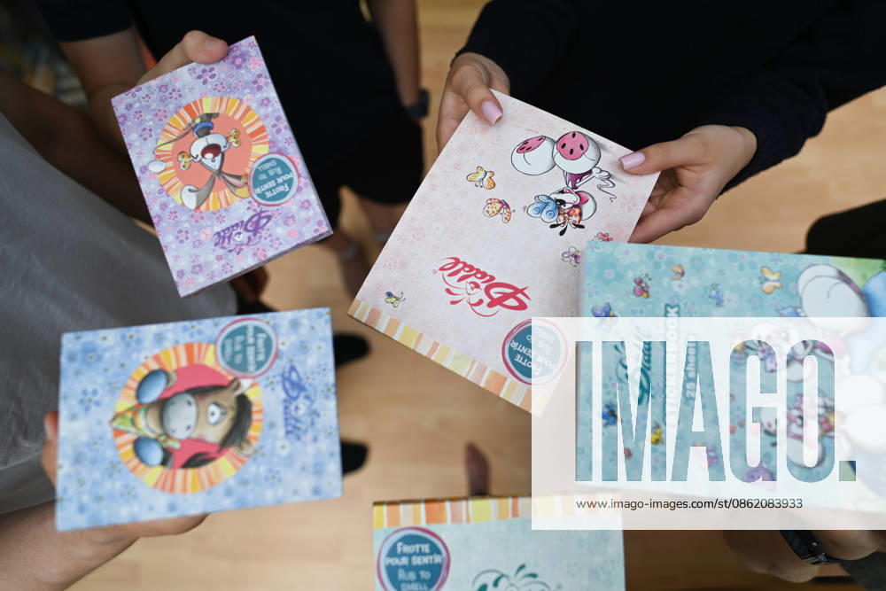 Diddl Celebrates a Comeback in Germany; Children Hold the Latest Diddl Notebooks After more than a decade, the iconic plush mouse is returning to the German market, prompting many people to look back nostalgically on their school days. Berlin, Berlin, Germany