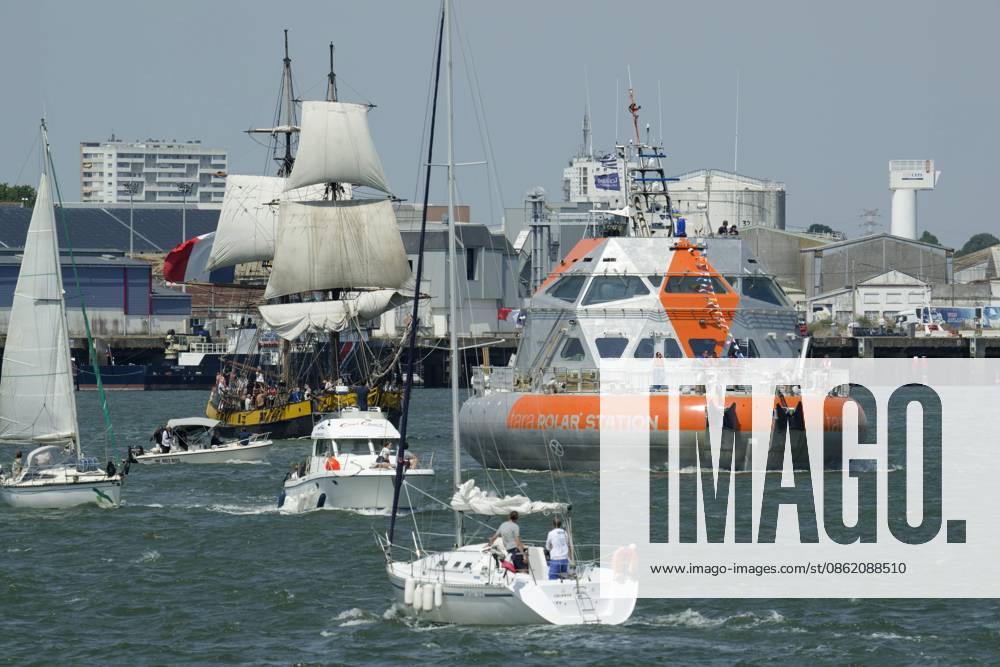 KW29 DEPARTURE FROM THE TARA POLAR STATION IN LORIENT PHOTOPQR WEST FRANCE Thierry Creux Lorient July 19, 2026 Lorient, Morbihan, July 19, 2026 Departure from the Tara Polar Station at the Quai du Péristyle in Lorient, heading for Norwayto pick up equipment; then, in early September, it will land on the Arctic ice for its first mission to study the waters and the atmosphere, serving as a permanent observatory until the end of 2027. About ten expeditions will follow. Two teams will take turns—one for the winter (8 months), 9 months, and one for the summer. Photo by Thierry Creux, Ouest France. Lorient, France, July 19, 2026. The Tara Polar Station prepares to depart on its first Arctic mission. The drifting research platform will spend about 18