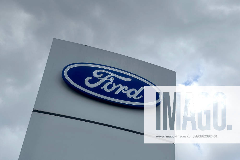 FORD brand emblem at a car dealership, car dealer, authorized service center, logo, car brand, automaker, logo, emblem,