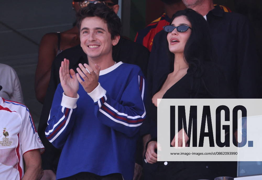 Entertainment Themen der Woche KW29 2026 World Cup Final - Timothee Chalamet and Kylie Jenner In The Stands - USA Timothee Chalamet and girlfriend Kylie Jenner in the stands during the FIFA World Cup 2026 final football match between Spain and Argentina on July 19, 2026 at the New York Stadium in East Rutherford, NJ, USA. Photo by Charles Guerin ABACAPRESS.COM East Rutherford NJ United States