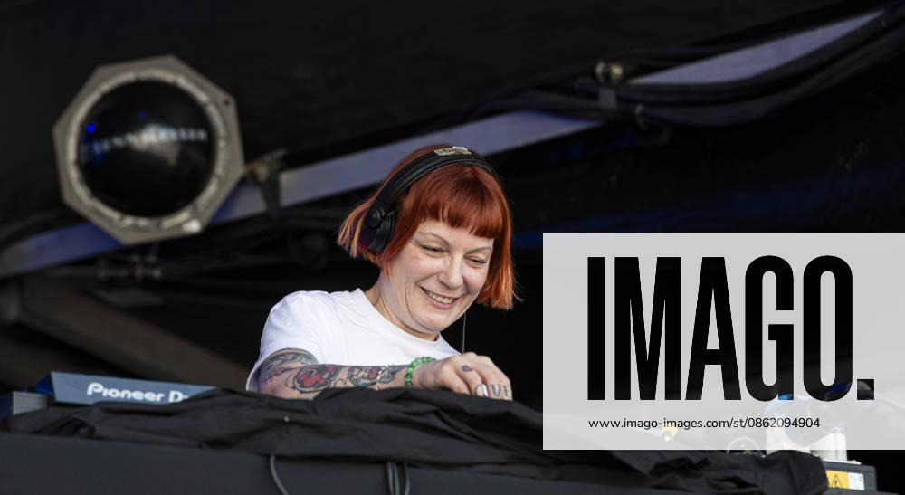 Sunta Templeton DJing at Somerset House Summer Series, London 19 July 2026 Sunta Templeton DJing at Somerset House Summer Series, London 19 July 2026 Sunta Templeton is a Radio X DJ, Credit:Dafydd Owen Dafydd Owen - B5377 Avalon United Kingdom, London