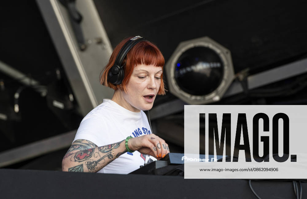 Sunta Templeton DJing at Somerset House Summer Series, London 19 July 2026 Sunta Templeton DJing at Somerset House Summer Series, London 19 July 2026 Sunta Templeton is a Radio X DJ, Credit:Dafydd Owen Dafydd Owen - B5377 Avalon United Kingdom, London