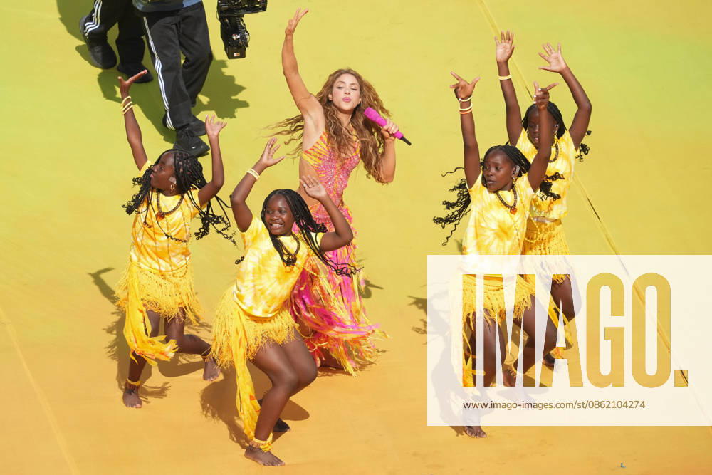 Colombian singer Shakira and the members of Triplets Ghetto Kids perform at the halftime show during the 2026 FIFA World Cup final between Spain and Argentina at MetLife Stadium in New Jersey, United States, 19 July 2026. FIFA World Cup Final 2026: Spain vs. Argentina !ACHTUNG: NUR REDAKTIONELLE NUTZUNG!