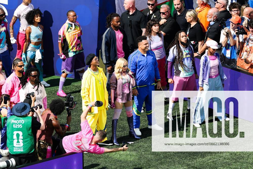 Madonna performs alongside Brazilian football legends Ronaldo and Ronaldinho during the halftime show of the World Cup final between Spain and Argentina at New York New Jersey Stadium, in East Rutherford, United States, on Sunday, July 19, 2026.(Foto: Brazil Photo Press Brazil Photo Press) INTERNATIONAL USA - ZUMAc233 20260719_zsp_c233_031