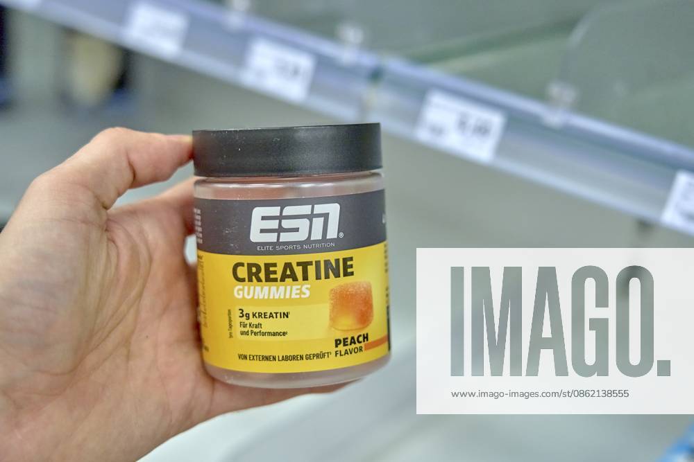 ESN Kreatin-Gummibärchen im Pfirsichgeschmack in einer kleinen Dose von ESN, Produkt einkaufen, Drogerie Markt Laden, Rossmann, Deutschland ESN peach-flavored creatine gummy bears in a small tin from ESN, product shopping, Drogerie Markt Laden, Rossmann, Germany