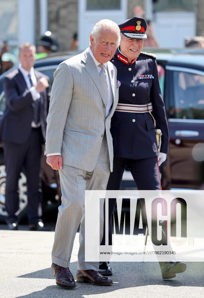 King Charles III Visits Cambridge CAMBRIDGE, ENGLAND - JULY 20: King Charles III smiles as he arrives for his visit to Cambridge Central Mosque on July 20, 2026 in Cambridge, England. Europes first Eco-Mosque, its notable for its architectural quality, environmental leadership and role as a place of worship and community engagement., Credit:Chris Jackson PA ROTA - B68 Avalon United Kingdom, England, Cambridge