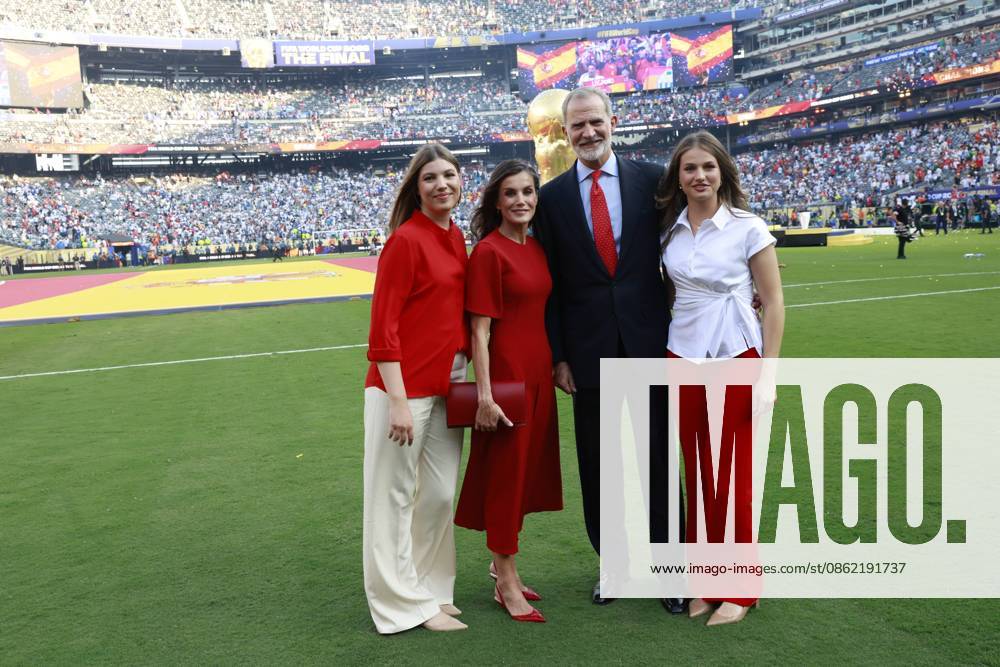 United States, East Rutherford: Soccer, Men, 2026 World Cup, Final, Spain vs. Argentina, New York-New Jersey Stadium in East Rutherford; King Felipe VI and Queen Letizia of Spain and Princess Leonor and Princess Sofia wave to the crowd from the stands. Cordon Press