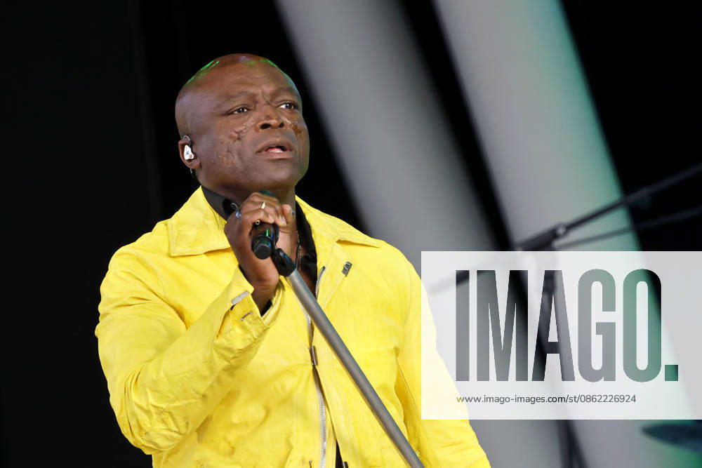 Singer Seal during his performance at the Tanzbrunnen in Cologne as part of the SEAL Celebrating 30 Years of the Classic Albums I & II tour. Cologne, July 20, 2026, North Rhine-Westphalia, Germany