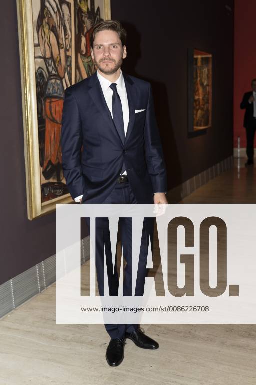 Madrid, Spain - Daniel Bruhl pose during the inauguration of the exhibition Beckmann. Figures of the exile at the Thyssen-Bornemisza National Museum, in Madrid, Spain, 24 October 2018. Madrid Spain - ZUMAn230 20181024_zaa_n230_787