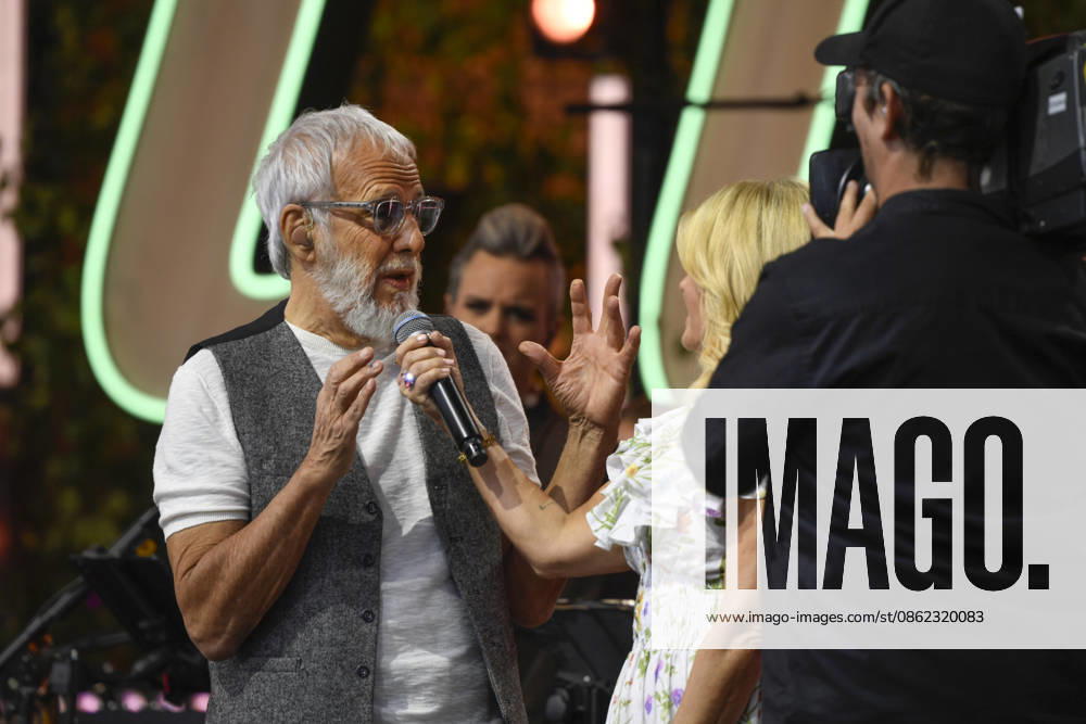 STOCKHOLM, SWEDEN 20260721 Yusuf Islam (Cat Stevens) and host Pernilla Wahlgren during Allsang pa Skansen on Tuesday evening STOCKHOLM, SWEDEN