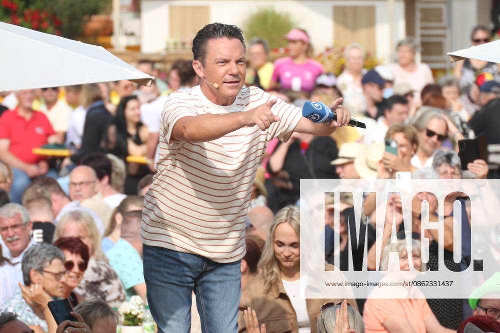 Stefan Mross on the ARD TV show *Immer wieder sonntags* at Europa-Park Rust