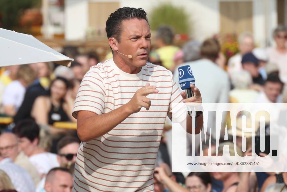 Stefan Mross on the ARD TV show *Immer wieder sonntags* at Europa-Park Rust