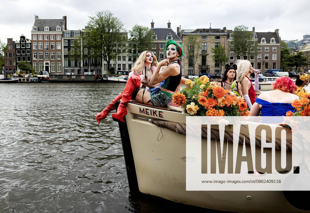 AMSTERDAM - Drag queens and drag kings at the opening of the WorldPride program of the Shakespeare Club of COC Amsterdam and surroundings and H ART Museum. RAMON VAN FLYMEN ANP netherlands out - belgium out