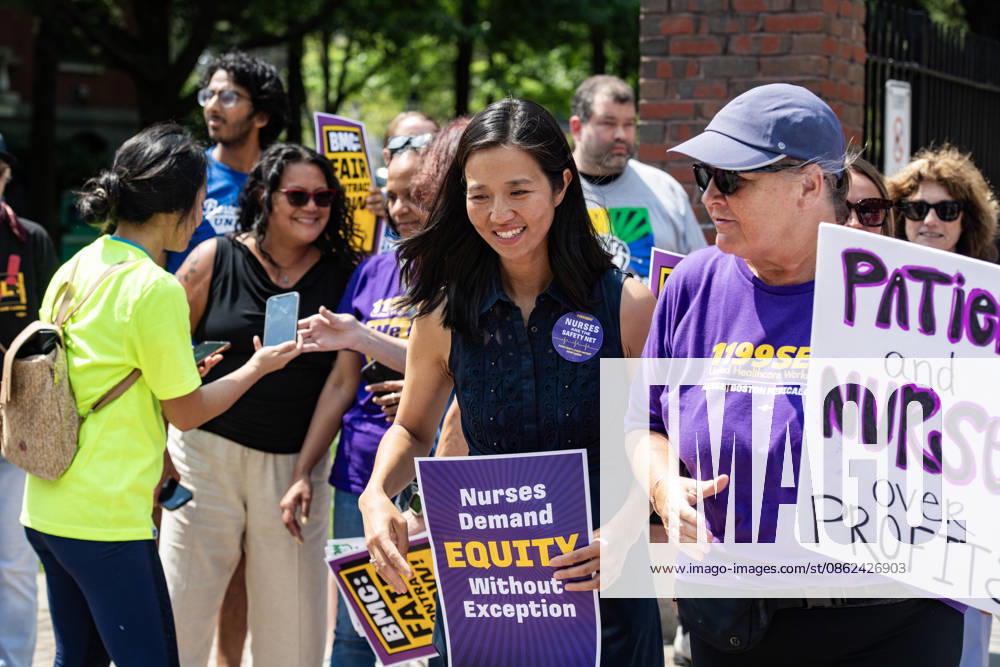 Nurses stage protest for better pay and working conditions in Boston BOSTON, UNITED STATES - JULY 22: Boston Mayor Michelle Wu (L) joins nurses as they picket outside of Boston Medical Center for a new contract that offers better pay and safer working conditions in Boston, Massachusetts, United States, on July 22, 2026. Joseph Prezioso Anadolu Boston United States. Editorial use only. Please get in touch for any other usage.