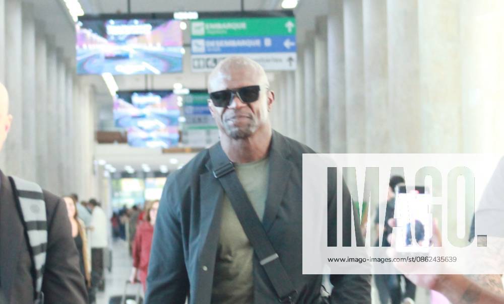 Actor Terry Crews arrives at Santos Dumont Airport in Rio de Janeiro. Rio de Janeiro (RJ), 07 22 2026 - Terry Crews Series White Chicks - Actor Terry Crews landed at Santos Dumont Airport in Rio de Janeiro on July 22, 2026. The star of White Chicks and Everybody Hates Chris was greeted by fans. The 57-year-old actor is in the country for a series of professional commitments, including the premiere as host of the culinary reality show The Battle of the 100 Cooks, which will air on Discovery Home & Health and HBO Max.(Foto: Onofre Veras Thenews2 imago images) Actor Terry Crews arrives at Santos Dumont Airport in Rio de Janeiro.