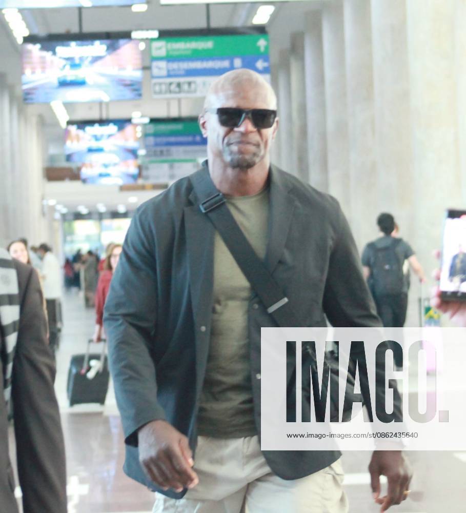 Actor Terry Crews arrives at Santos Dumont Airport in Rio de Janeiro. Rio de Janeiro (RJ), 07 22 2026 - Terry Crews Series White Chicks - Actor Terry Crews landed at Santos Dumont Airport in Rio de Janeiro on July 22, 2026. The star of White Chicks and Everybody Hates Chris was greeted by fans. The 57-year-old actor is in the country for a series of professional commitments, including the premiere as host of the culinary reality show The Battle of the 100 Cooks, which will air on Discovery Home & Health and HBO Max.(Foto: Onofre Veras Thenews2 imago images) Actor Terry Crews arrives at Santos Dumont Airport in Rio de Janeiro.