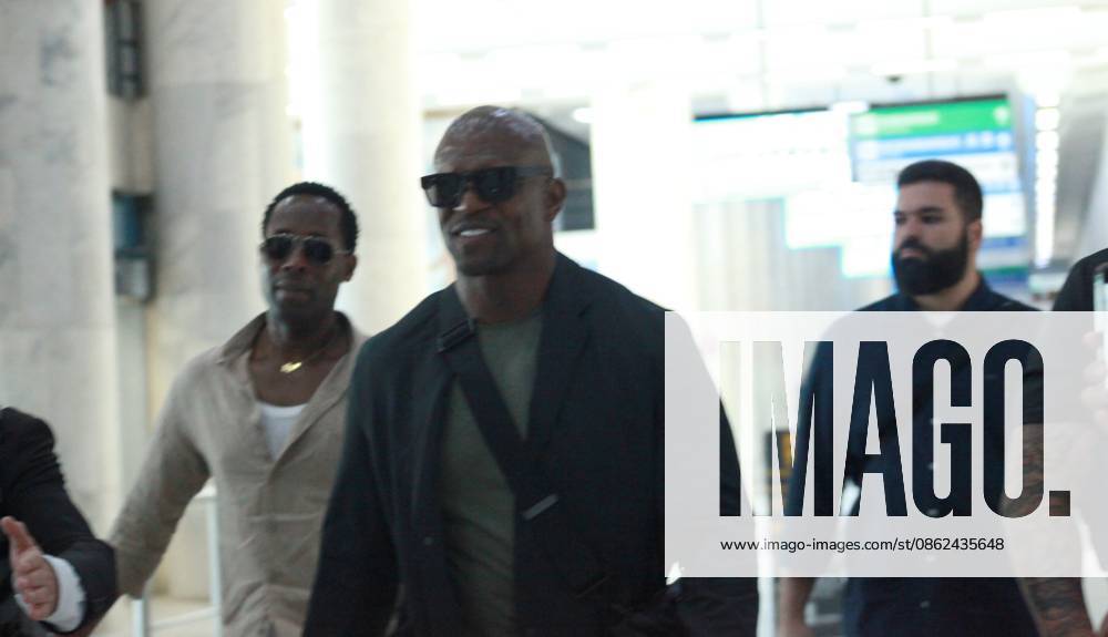 Actor Terry Crews arrives at Santos Dumont Airport in Rio de Janeiro. Rio de Janeiro (RJ), 07 22 2026 - Terry Crews Series White Chicks - Actor Terry Crews landed at Santos Dumont Airport in Rio de Janeiro on July 22, 2026. The star of White Chicks and Everybody Hates Chris was greeted by fans. The 57-year-old actor is in the country for a series of professional commitments, including the premiere as host of the culinary reality show The Battle of the 100 Cooks, which will air on Discovery Home & Health and HBO Max.(Foto: Onofre Veras Thenews2 imago images) Actor Terry Crews arrives at Santos Dumont Airport in Rio de Janeiro.