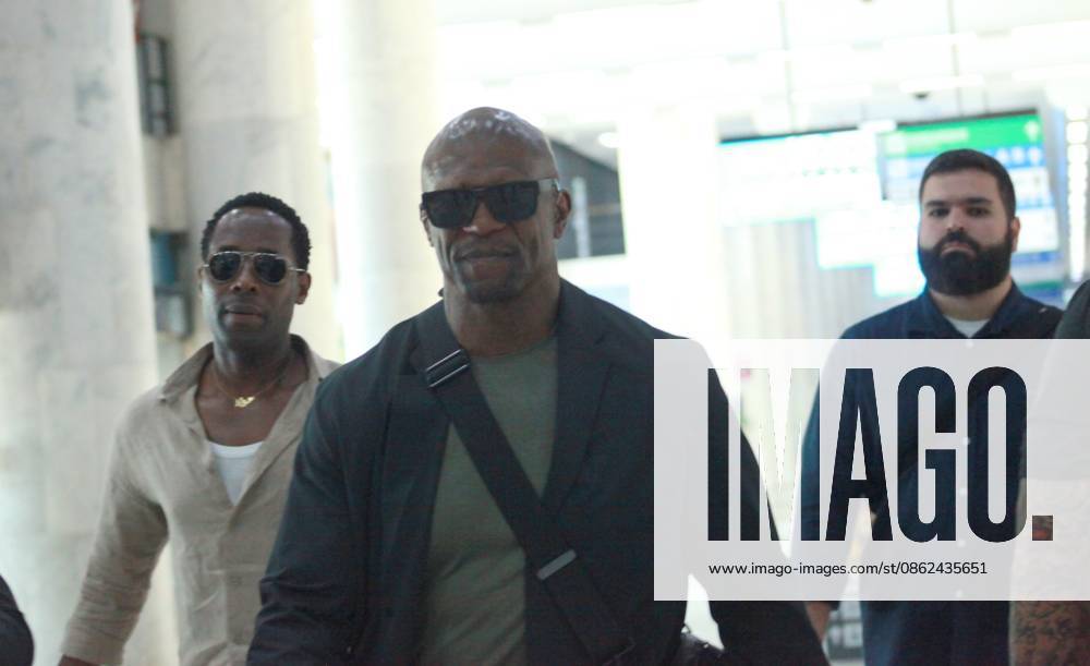 Actor Terry Crews arrives at Santos Dumont Airport in Rio de Janeiro. Rio de Janeiro (RJ), 07 22 2026 - Terry Crews Series White Chicks - Actor Terry Crews landed at Santos Dumont Airport in Rio de Janeiro on July 22, 2026. The star of White Chicks and Everybody Hates Chris was greeted by fans. The 57-year-old actor is in the country for a series of professional commitments, including the premiere as host of the culinary reality show The Battle of the 100 Cooks, which will air on Discovery Home & Health and HBO Max.(Foto: Onofre Veras Thenews2 imago images) Actor Terry Crews arrives at Santos Dumont Airport in Rio de Janeiro.