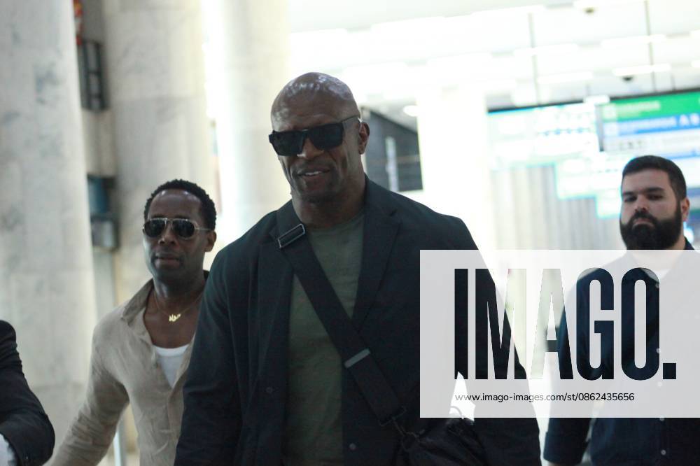 Actor Terry Crews arrives at Santos Dumont Airport in Rio de Janeiro. Rio de Janeiro (RJ), 07 22 2026 - Terry Crews Series White Chicks - Actor Terry Crews landed at Santos Dumont Airport in Rio de Janeiro on July 22, 2026. The star of White Chicks and Everybody Hates Chris was greeted by fans. The 57-year-old actor is in the country for a series of professional commitments, including the premiere as host of the culinary reality show The Battle of the 100 Cooks, which will air on Discovery Home & Health and HBO Max.(Foto: Onofre Veras Thenews2 imago images) Actor Terry Crews arrives at Santos Dumont Airport in Rio de Janeiro.