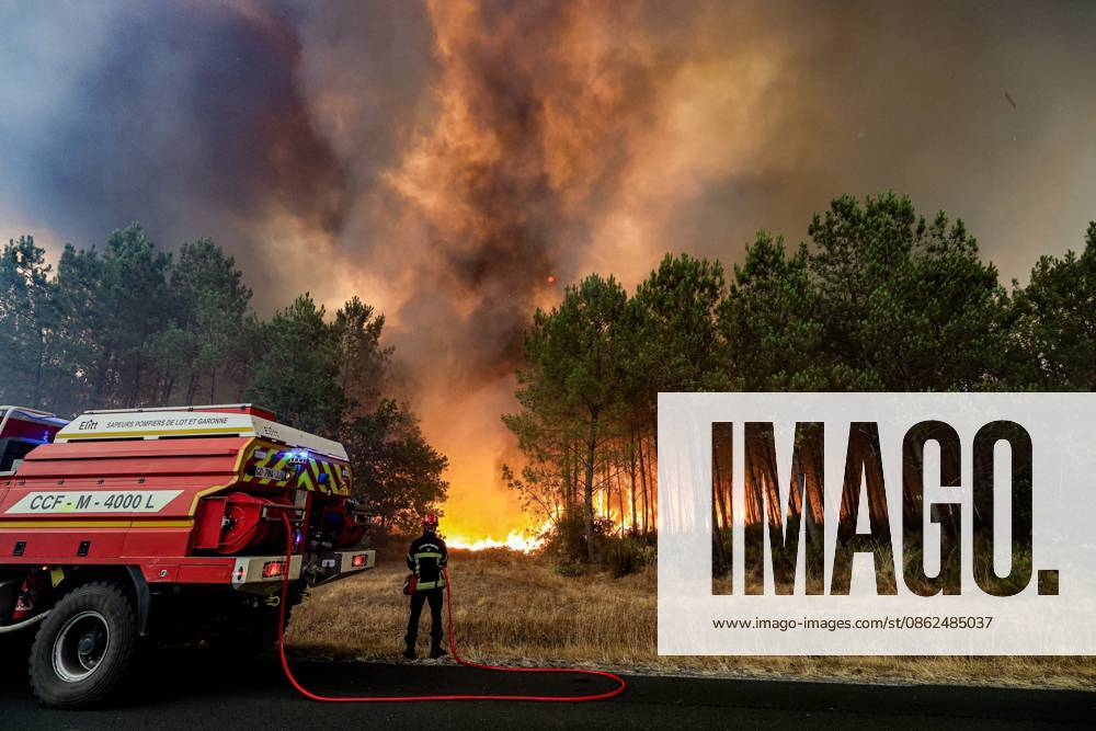 Fire in Gironde: 2,400 hectares burned between Saumos and Le Porge THE ROAD BETWEEN LE PORGE AND LEGE PHOTOPQR SUD OUEST GUILLAUME BONNAUD Bordeaux July 23, 2026 JULY 23, 2026 IN GIRONDE Fire in Gironde: 2,400 hectares burned between Saumos and Le Porge PH Guillaume Bonnaud THE ROAD BETWEEN LE PORGE AND LEGE Gironde, France – July 23, 2026 Firefighters battle a fast-moving wildfire between Saumos and Le Porge after the blaze scorched around 2,400 hectares of forest and triggered the evacuation of thousands of people Bordeaux GIRONDE France