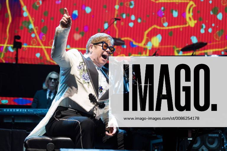 Chicago, IL - October 26: Elton John performs Farewell Yellow Brick Road Tour at the United Center on October 26, 2018 in Chicago, IL. credit: David Davis imageSPACE MediaPunch